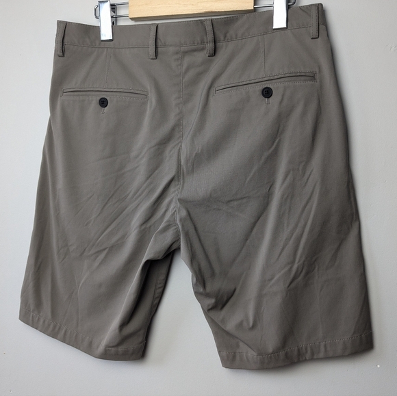 THEORY Men Short Classic Fit Size 32 Made In USA Color Kaki/Gray - Picture 5 of 10
